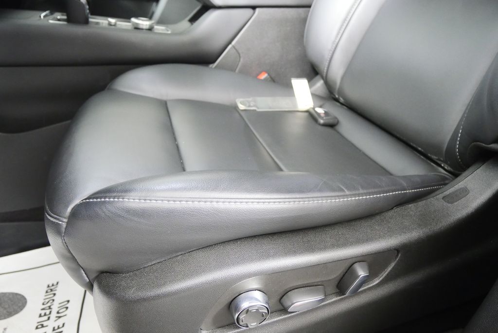 Thumbnail: 2024 Cadillac XT4 - 10