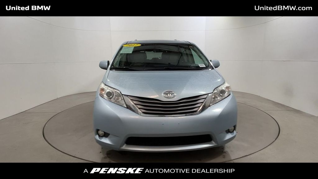 2017 Toyota Sienna Limited 3