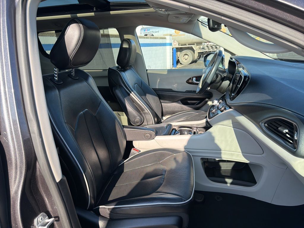 Thumbnail: 2021 Chrysler Pacifica - 28