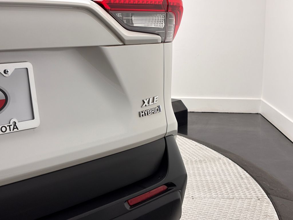 Thumbnail: 2022 Toyota RAV4 - 11
