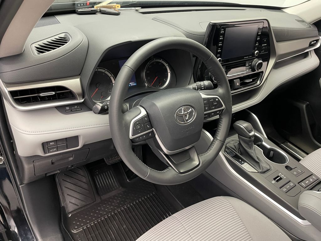 Thumbnail: 2022 Toyota Highlander - 11