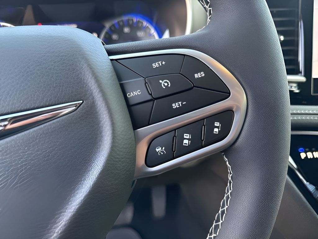 2025 Chrysler Pacifica Select - Photo 25