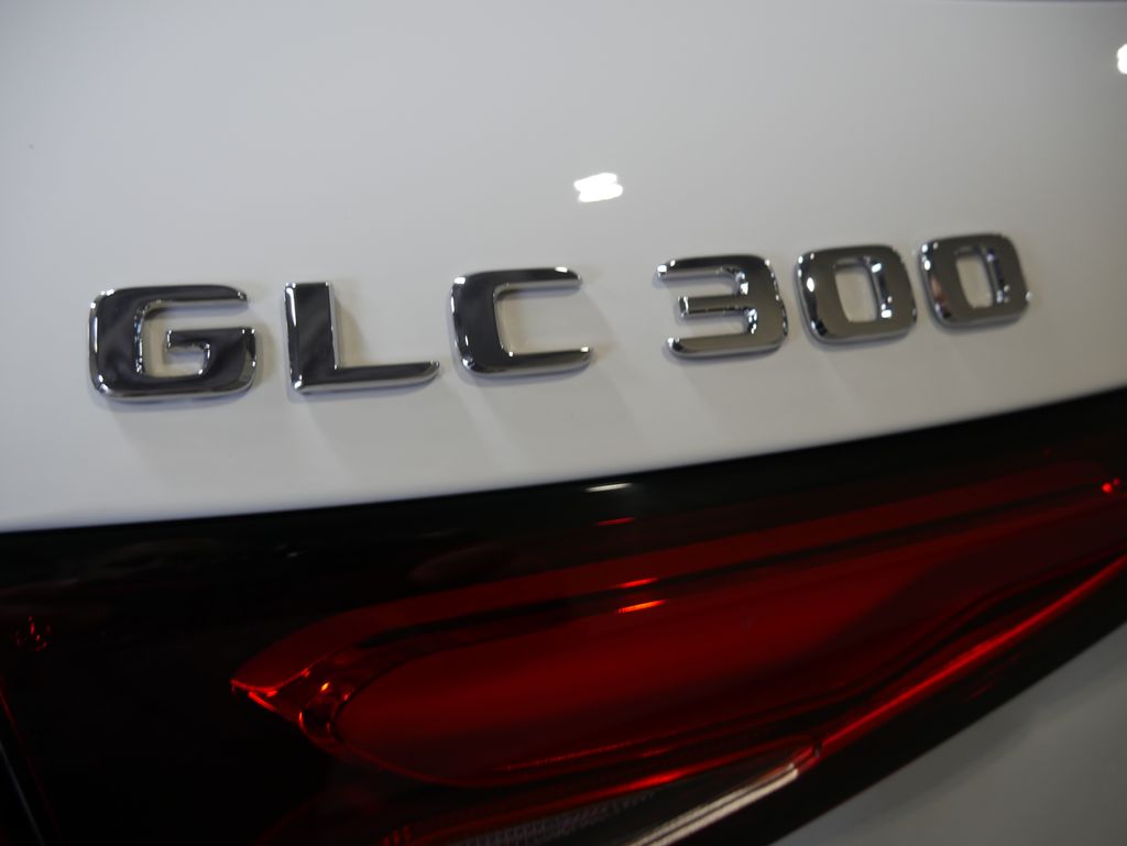 Thumbnail: 2026 Mercedes-Benz GLC - 8
