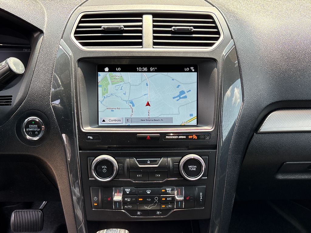 Used 2018 Silver Ford XLT image 24