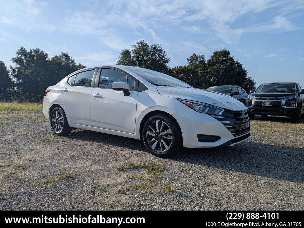 Aspen White 2024 Nissan Versa Sedan Front-Wheel Drive Continuously Variable Transmission