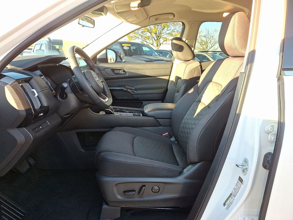 Thumbnail: 2024 Nissan Pathfinder - 14