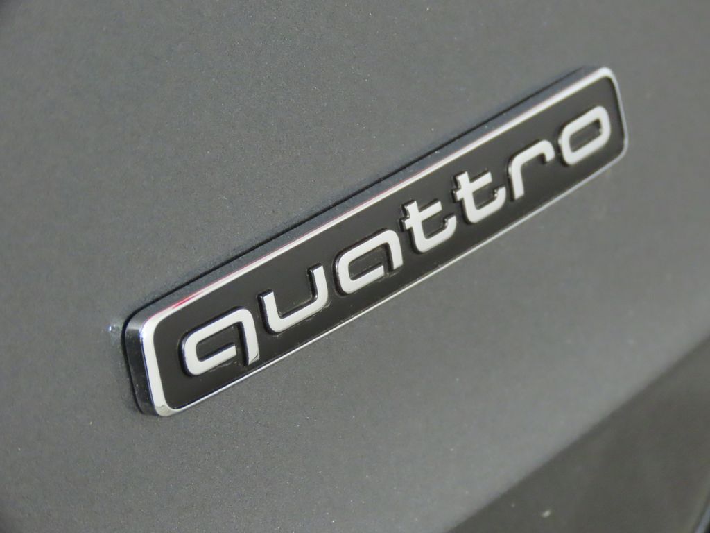 Thumbnail: 2025 Audi Q3 - 10