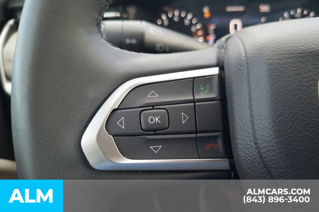 Used 2025 Silver Jeep Limited image 12