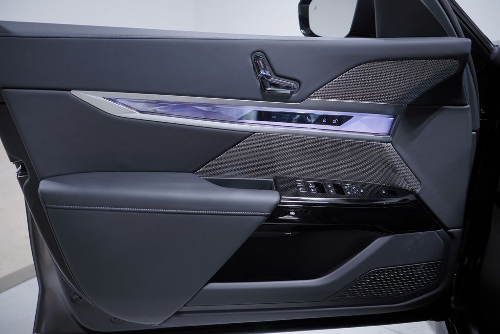 Thumbnail: 2025 BMW i7 - 16