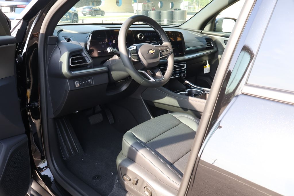 Thumbnail: 2026 Chevrolet Traverse - 13