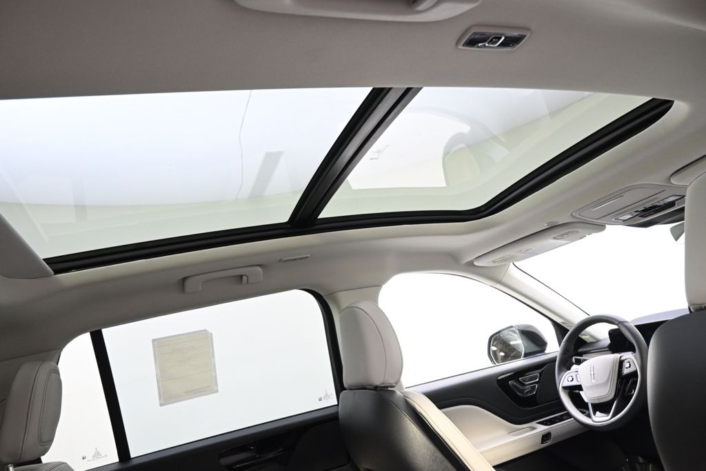 New 2026 Blue Lincoln Premiere image 17