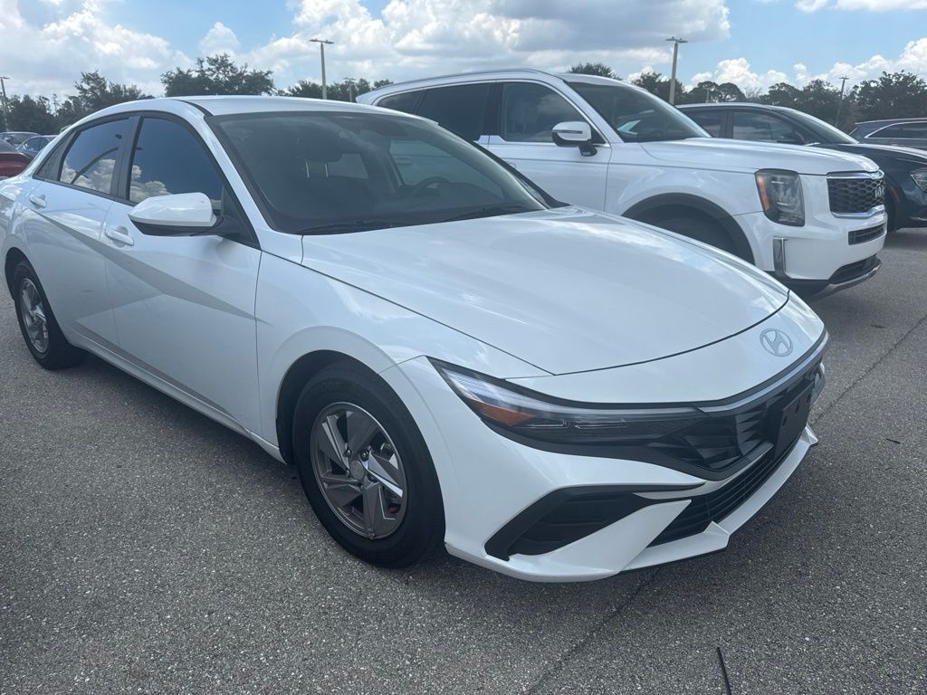 2025 Hyundai Elantra SE FWD