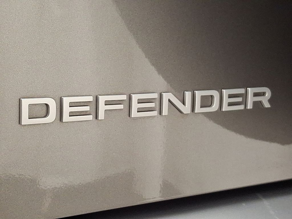 2024 Land Rover Defender 110 31