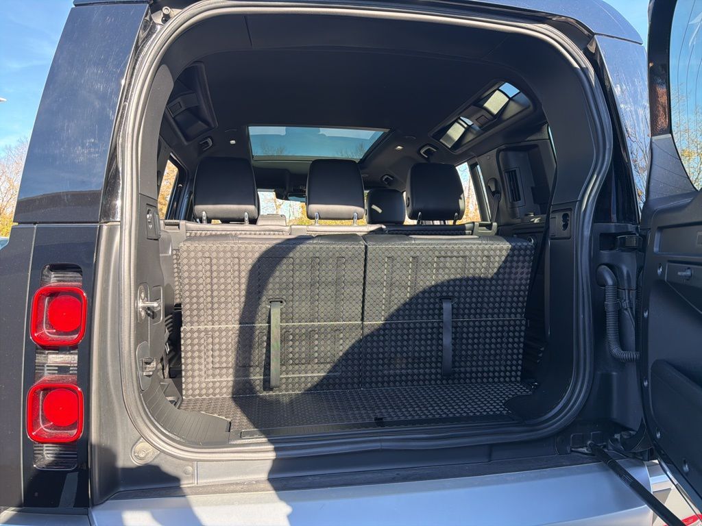 Thumbnail: 2021 Land Rover Defender - 23