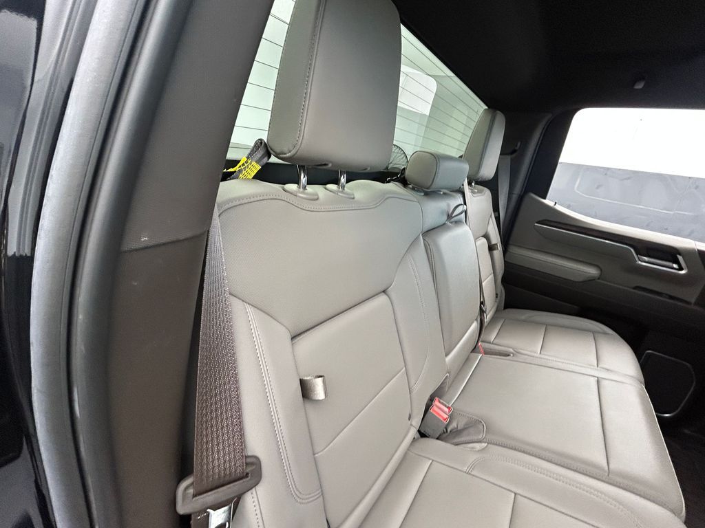 Used 2022 Onyx Black GMC SLT image 40