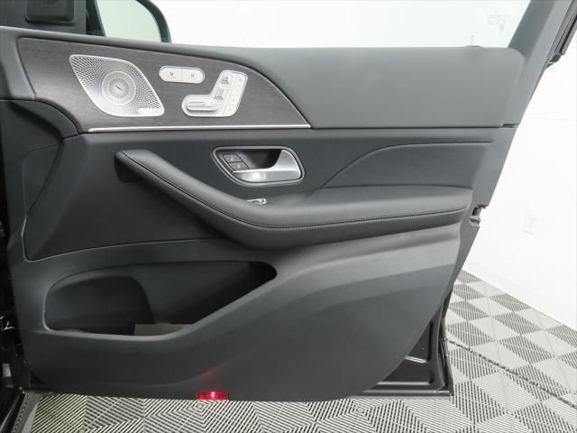 Thumbnail: 2026 Mercedes-Benz GLE - 26