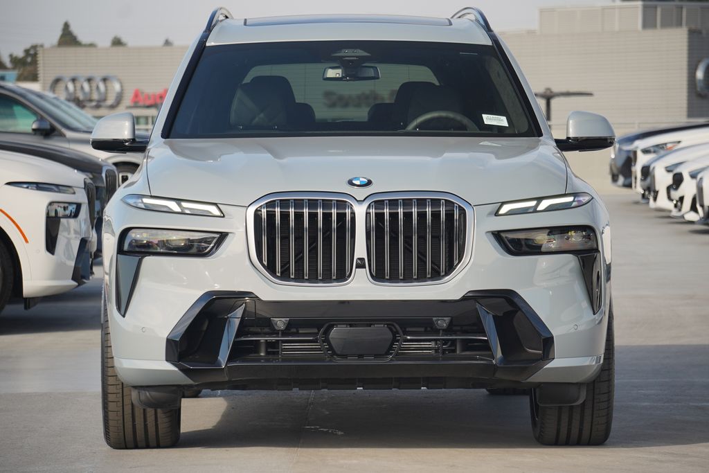 2025 BMW X7 xDrive40i 2