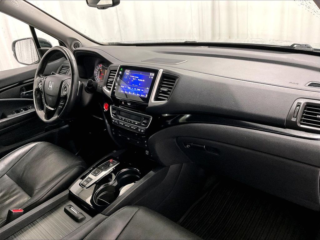 2016 Honda Pilot — photo 14