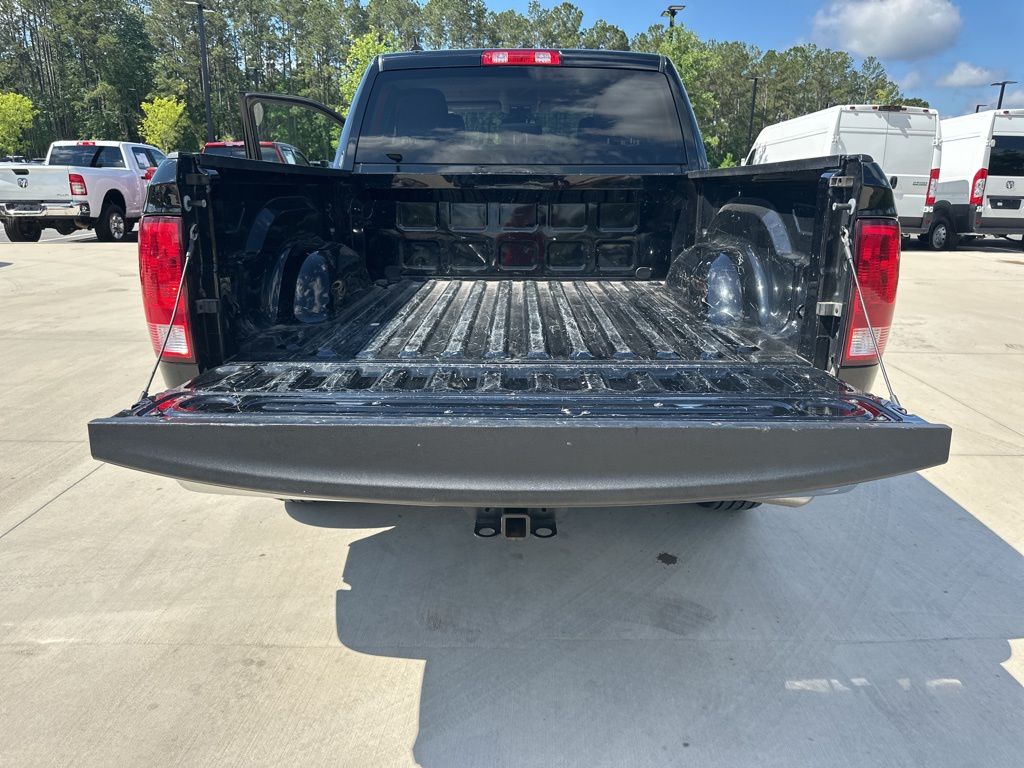 2023 Diamond Black Crystal Pearlcoat Ram 1500 Classic SLT RWD Truck