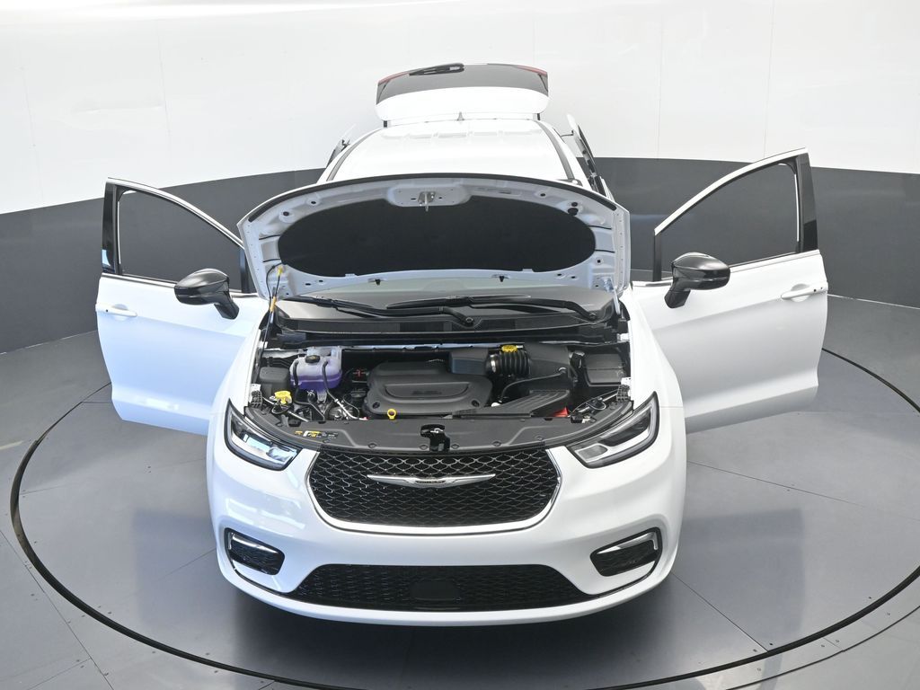 New 2026 Bright White Clearcoat Chrysler Select image 69