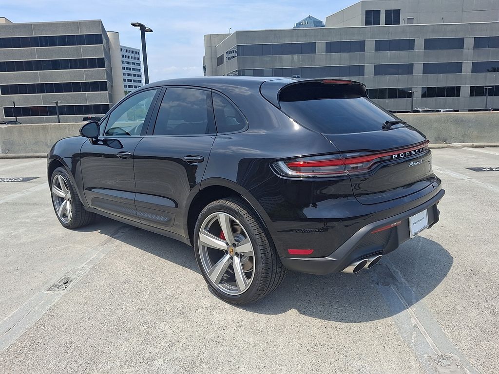 Thumbnail: 2026 Porsche Macan - 10