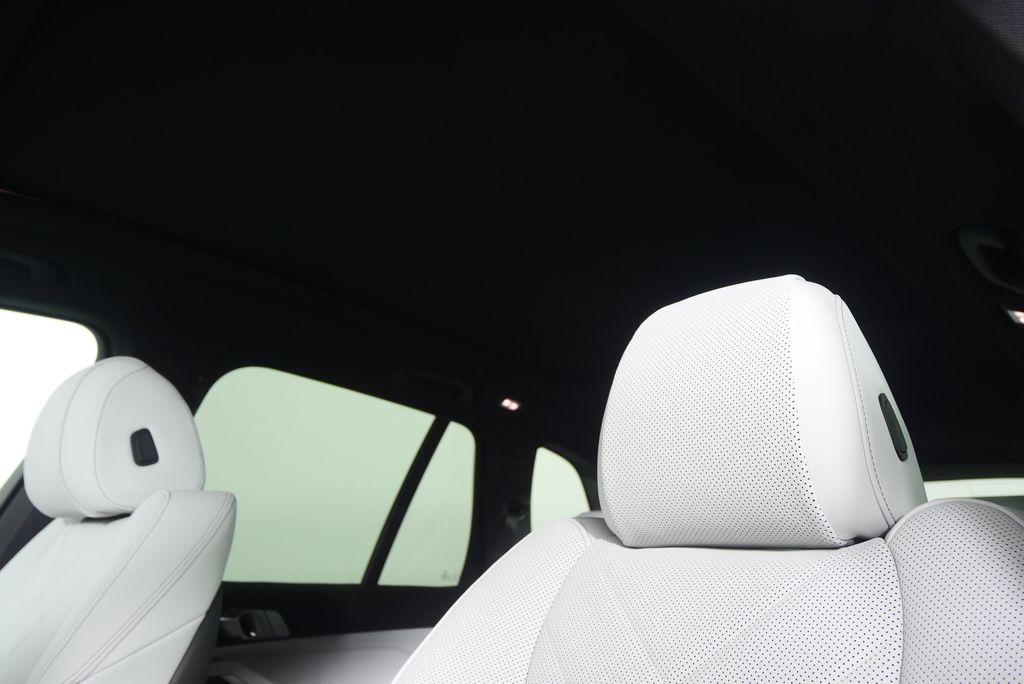 Thumbnail: 2026 BMW X5 - 12