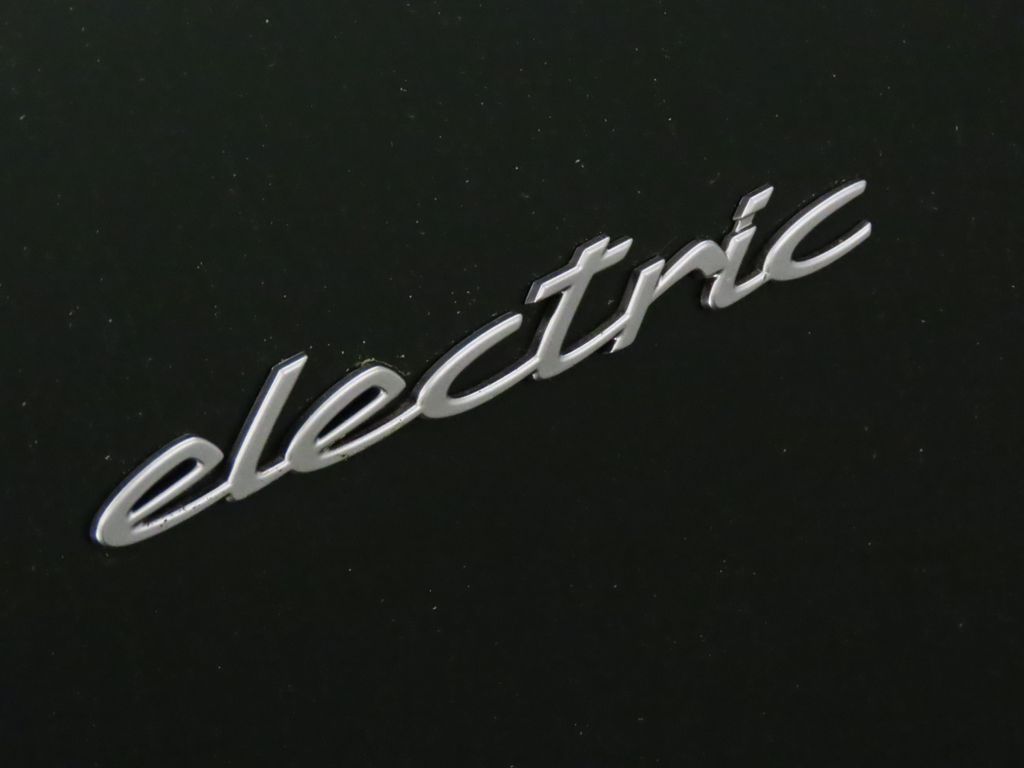 Thumbnail: 2025 Porsche Macan - 13