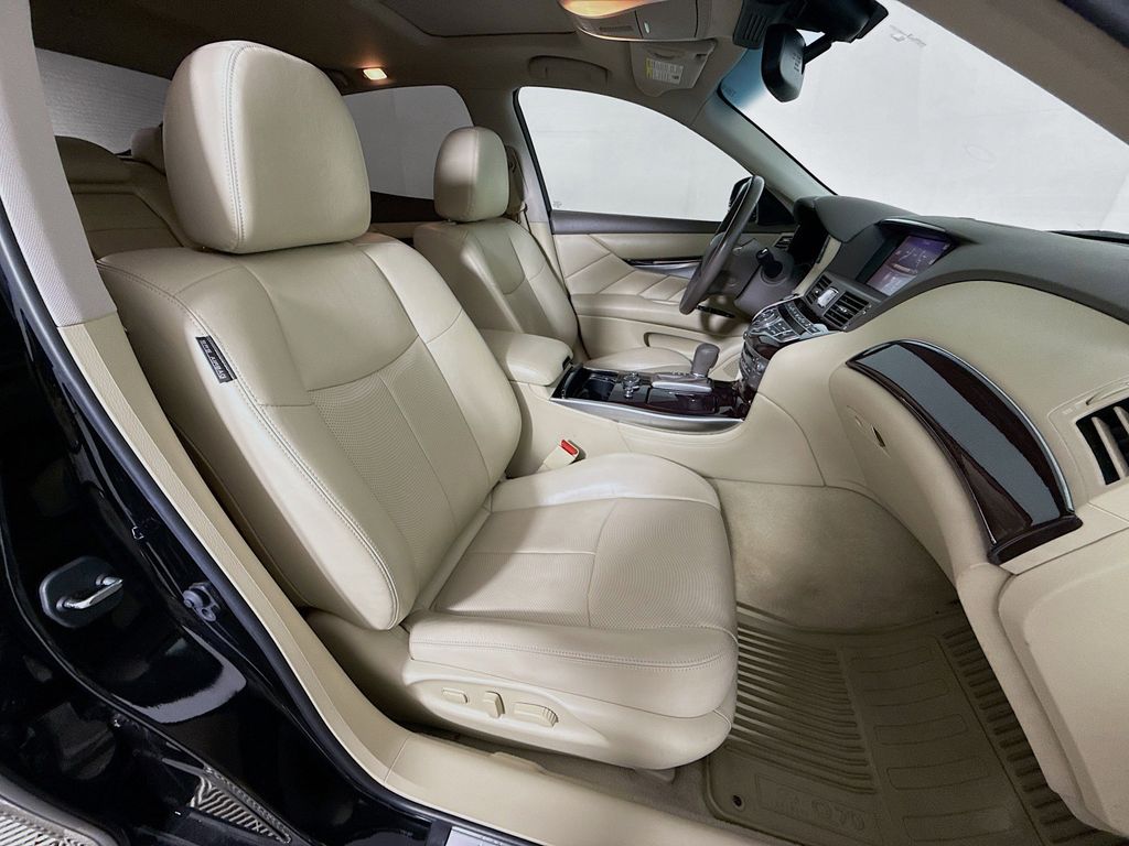 Thumbnail: 2019 INFINITI Q70 - 30