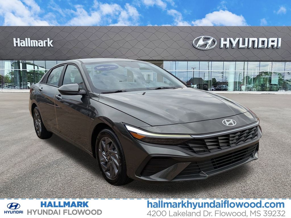 2024 Hyundai Elantra SEL FWD