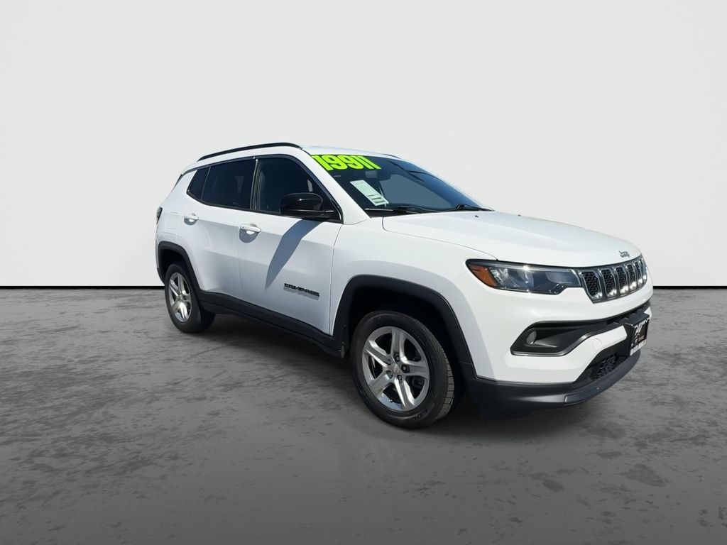 Bright White Clearcoat 2023 Jeep Compass Latitude 4WD SUV / Crossover Four-Wheel Drive 8-Speed Automatic