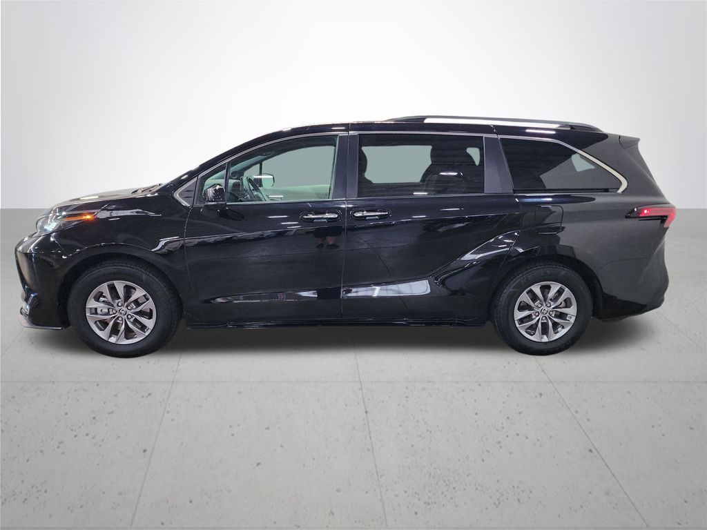 2022 Toyota Sienna XLE