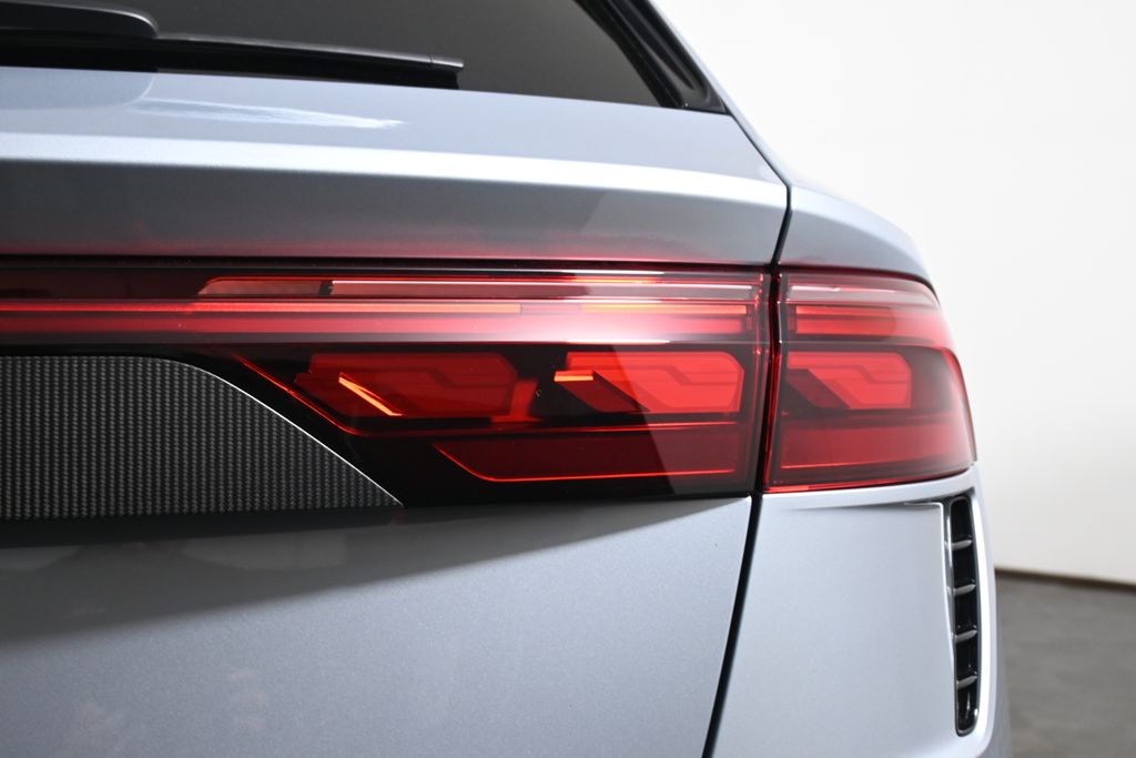 Thumbnail: 2026 Audi RS Q8 - 13