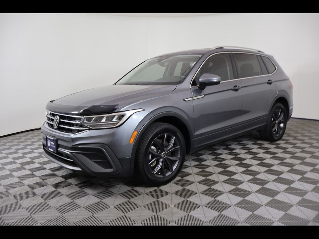 Platinum Gray Metallic 2023 Volkswagen Tiguan SE FWD SUV / Crossover Front-Wheel Drive 8-Speed Automatic