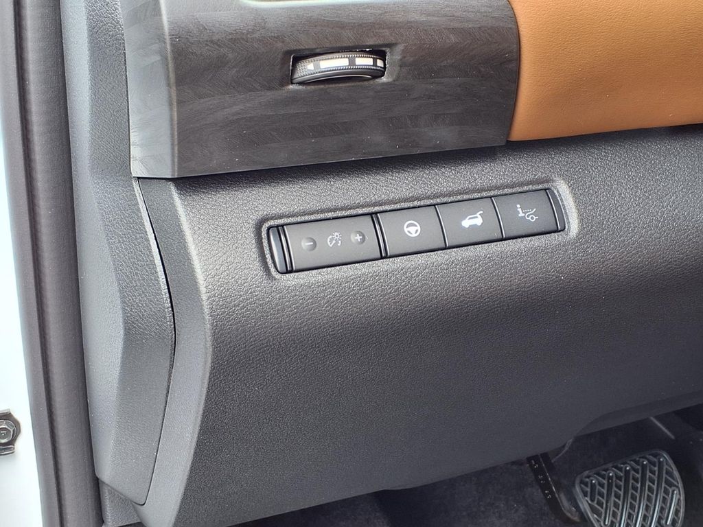 New 2026 White Nissan Platinum image 11