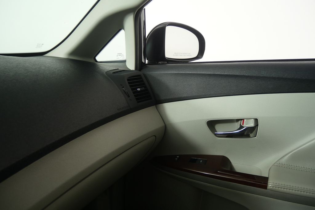 Thumbnail: 2010 Toyota Venza - 29