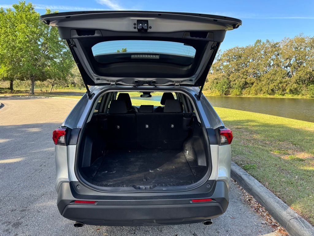 2021 Toyota RAV4 XLE 11