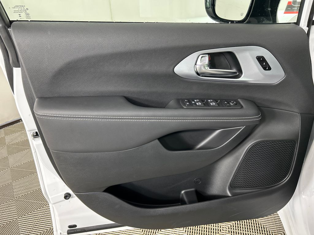 New 2026 White Chrysler Limited image 11