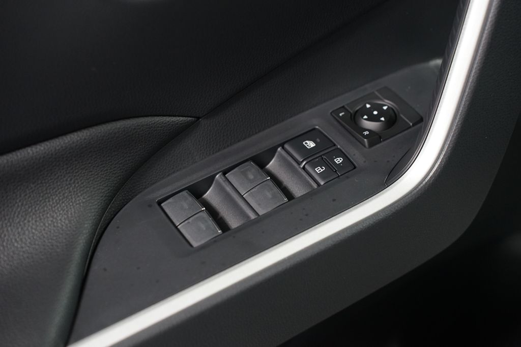 Thumbnail: 2025 Toyota RAV4 - 31