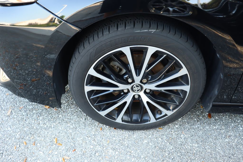 2019 Toyota Camry SE 4