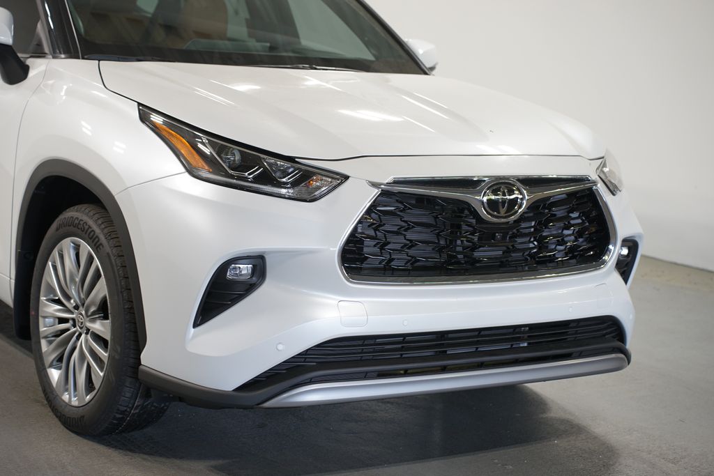 Thumbnail: 2026 Toyota Highlander - 4