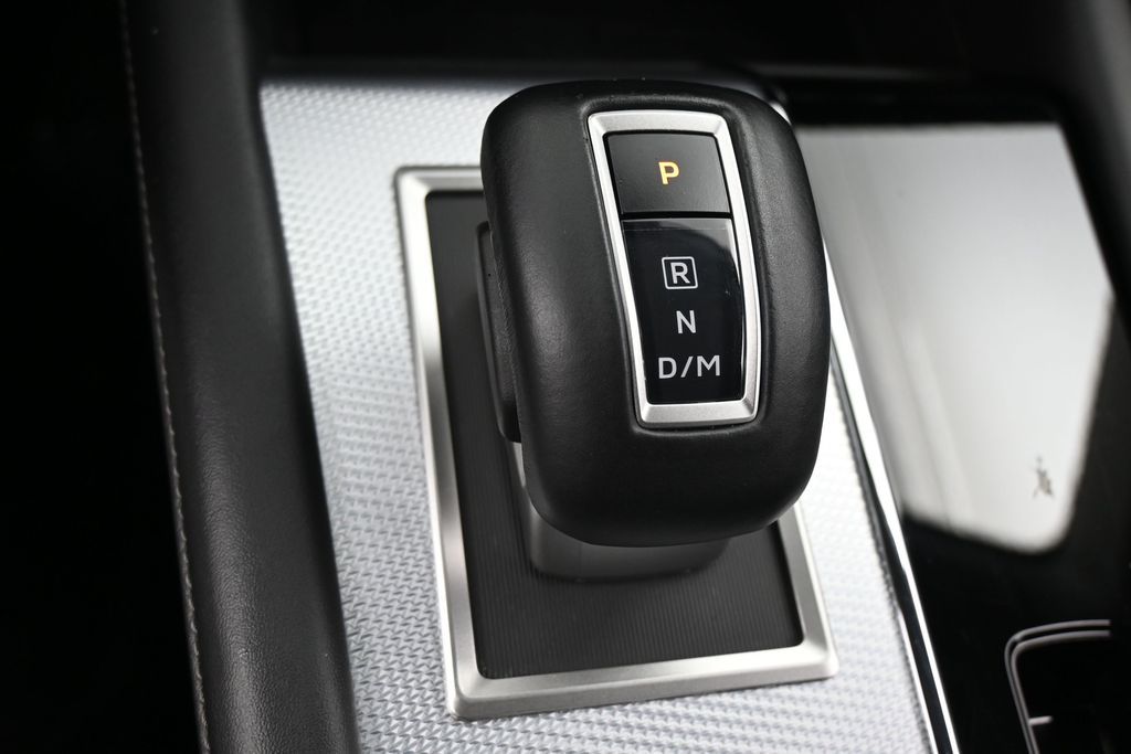 Used 2024 White Mitsubishi SEL image 22