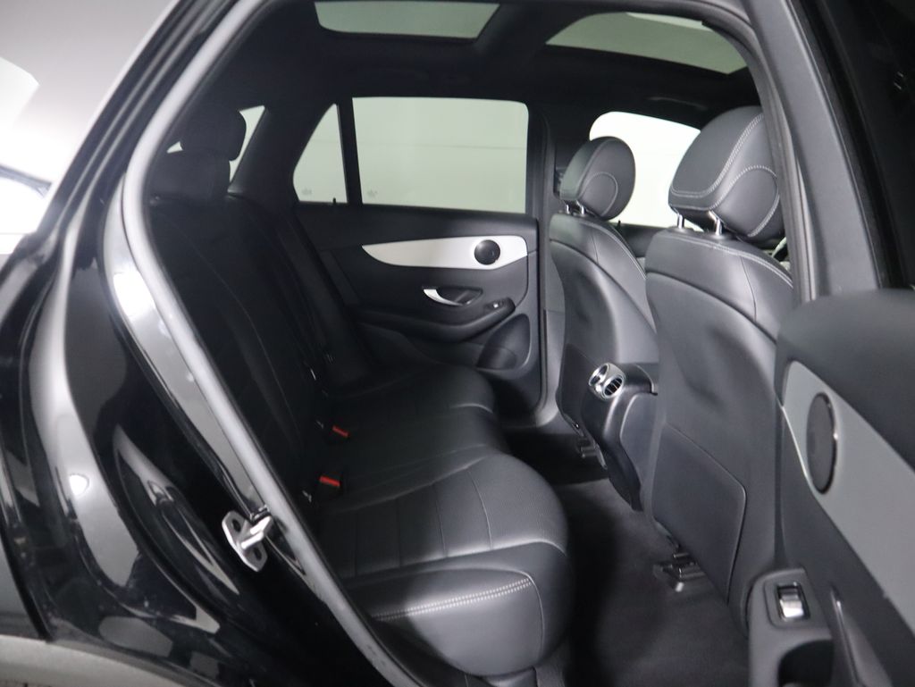 2022 Mercedes-Benz GLC 300 22