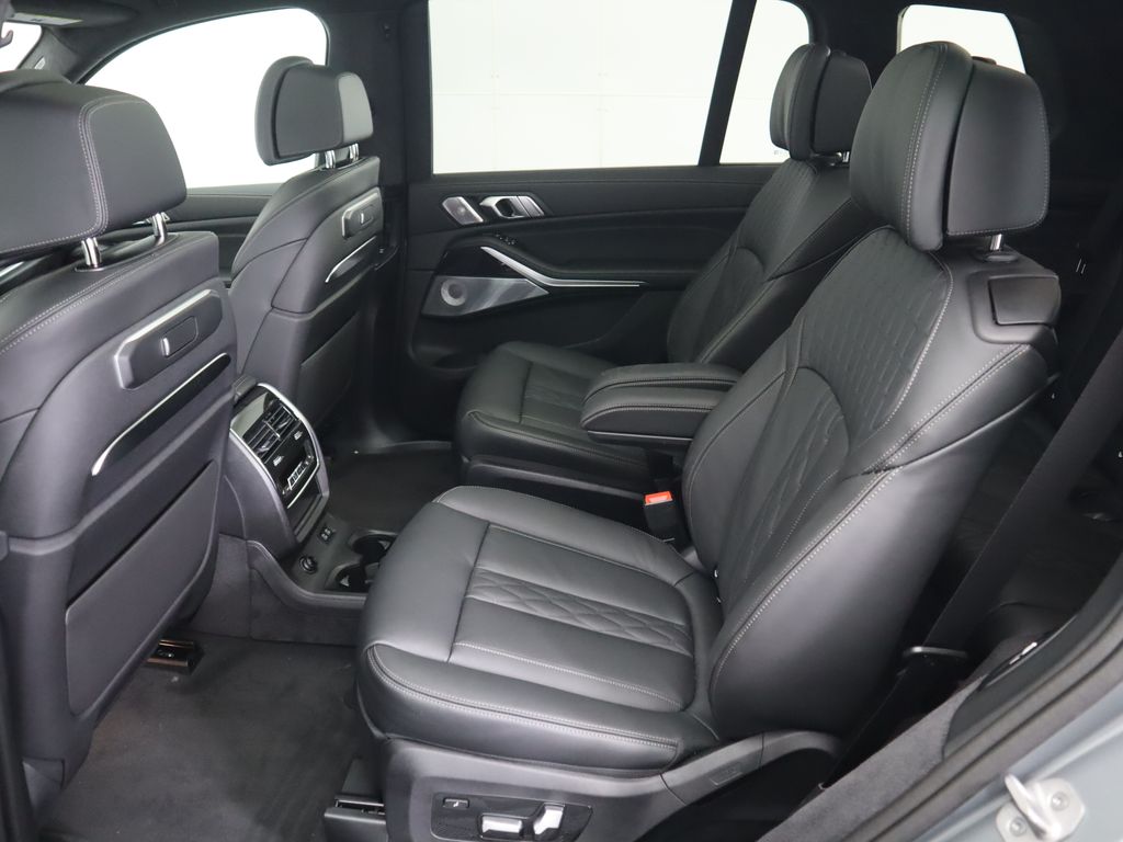 Thumbnail: 2026 BMW X7 - 22