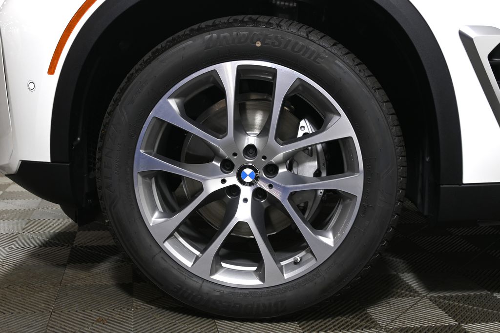 Thumbnail: 2026 BMW X5 - 12