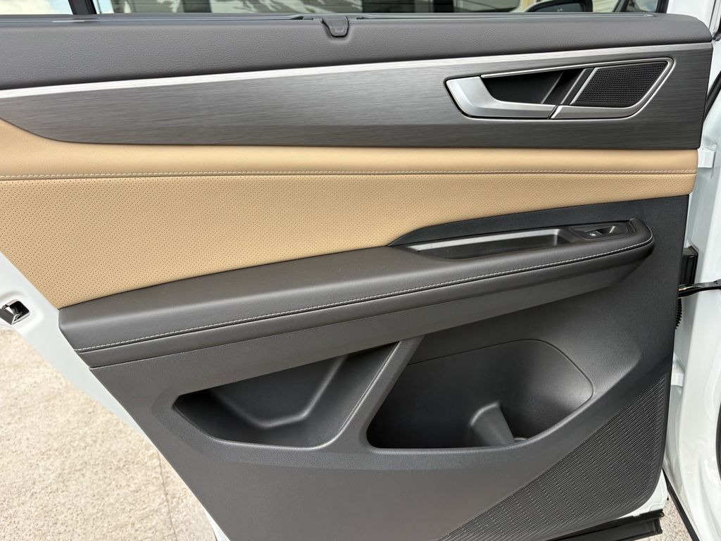 New 2026 White Volkswagen 2.0T SE w/Technology image 23