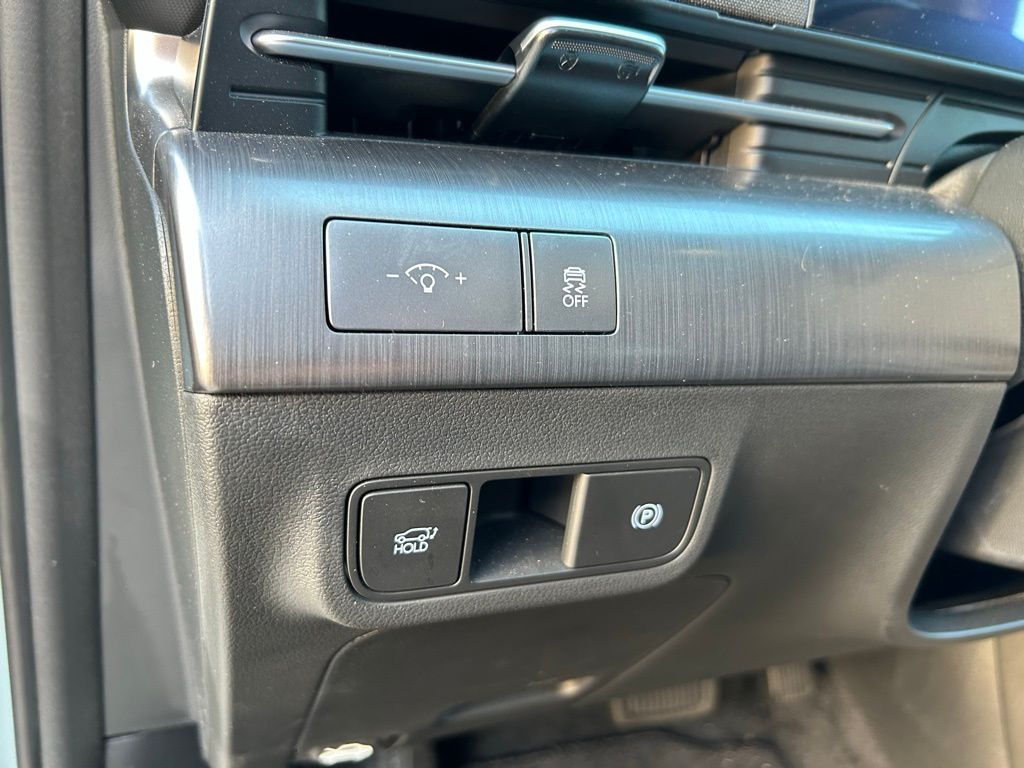 2025 Hyundai Kona Limited 17
