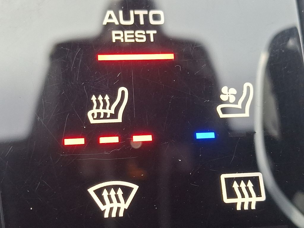 Thumbnail: 2019 Porsche Panamera - 25