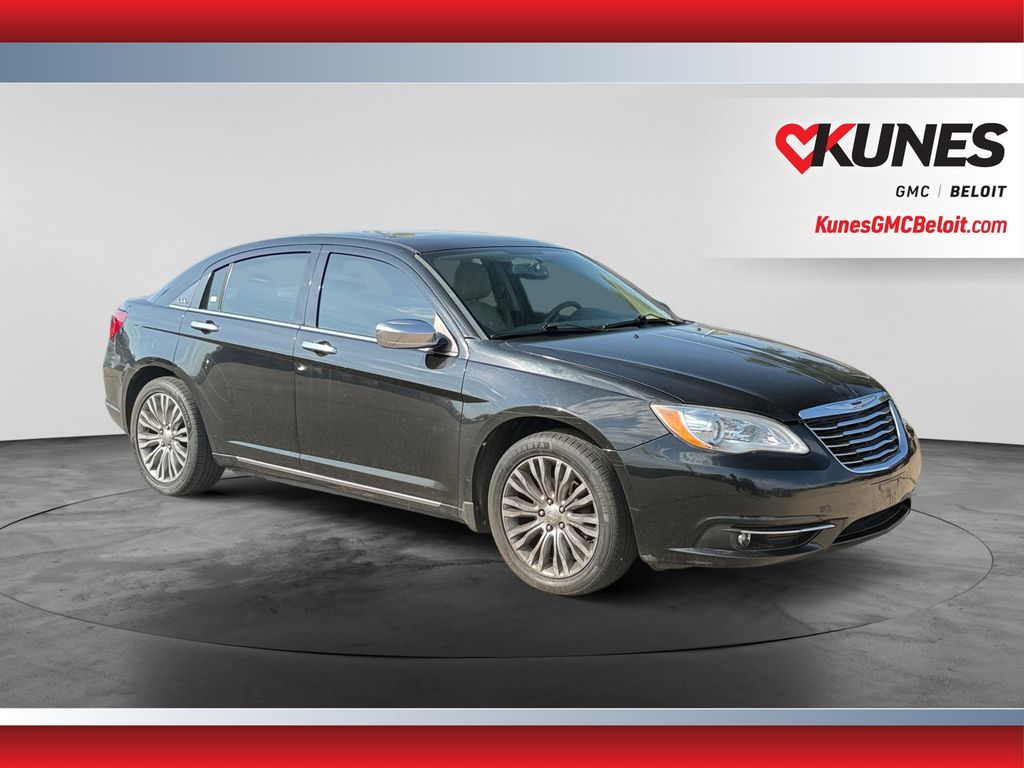 Black Clearcoat 2013 Chrysler 200 Sedan Front-Wheel Drive 6-Speed Automatic