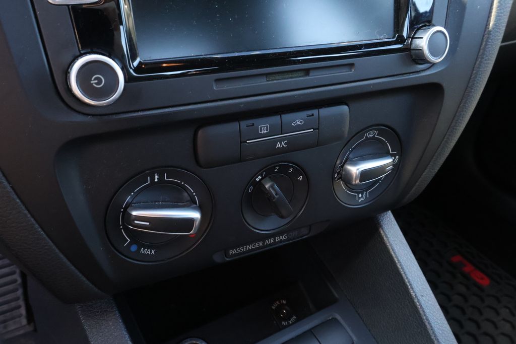 Thumbnail: 2013 Volkswagen Jetta - 22