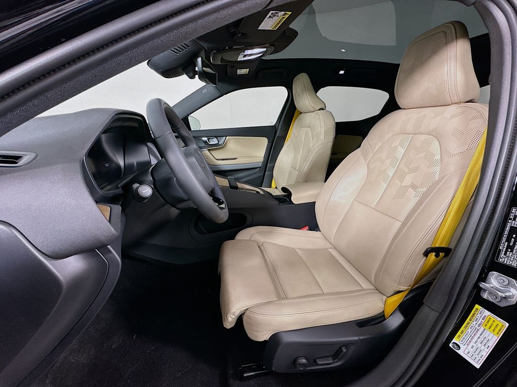 Thumbnail: 2022 Polestar 2 - 21